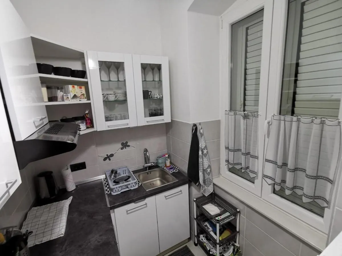 Apartment Doni Rijeka 0*,  Croatia